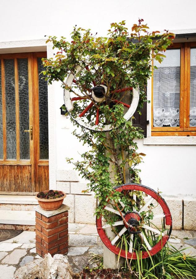 Willa Casa Rustica Con Giardino Caprino Veronese Zewnętrze zdjęcie